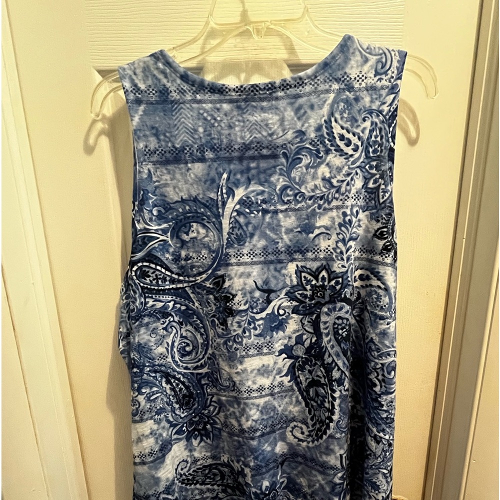 Ladies top - Picture 2 of 3